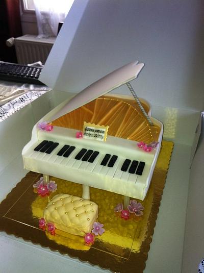 Piano birthday cake. - Cake by LenkaSweetDreams
