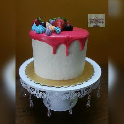 Meringue Kisses Drip Cake - Cake by RupalsCakes (MACARONS MERINGUES &MORE )