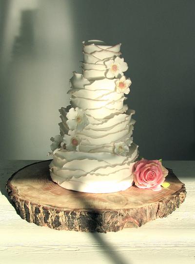 Romantic wedding cake - Cake by Yummie Sweet Cakes