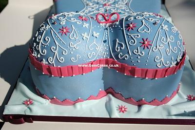 Elegant corset cake for young lady's 18th birthday - Cake by GemCakes