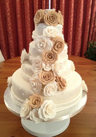 4 tier wedding cake! - Cake by Cakesatibapa
