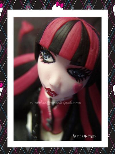 DRACULAURA - MONSTER HIGH - Cake by Ana Remígio - CUPCAKES & DREAMS Portugal