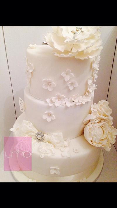 White Wedding Cake! - Cake by Daba1
