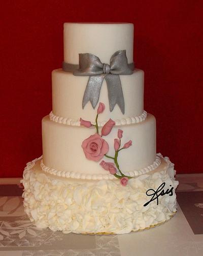 Grey bow Pink roses wedding cake - Cake by Isis Patiss'Cake