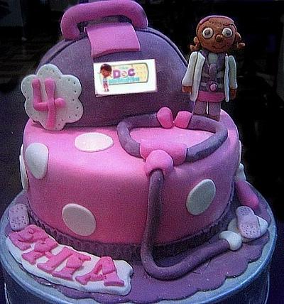 Doc mcstuffin cake and cupcakes - Cake by susana reyes