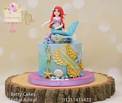 Mermaid and waves in gold Cake - Cake by BettyCakesEbthal 