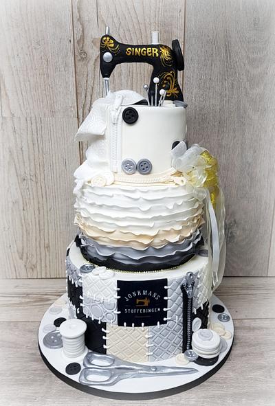 Singer machine sewing cake - Cake by Sam & Nel's Taarten