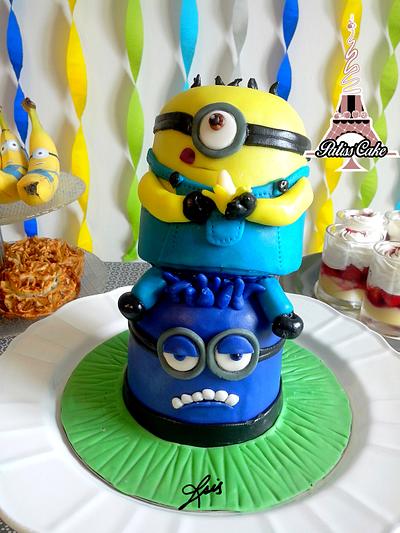 Cute minion and purple evil minion - Cake by Isis Patiss'Cake