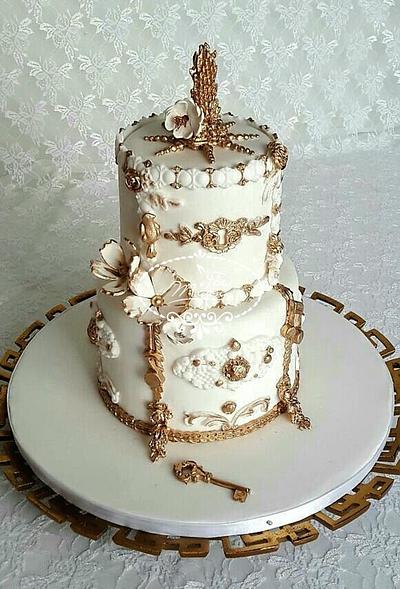 A purified cake in White & Gold - Cake by Fées Maison (AHMADI)