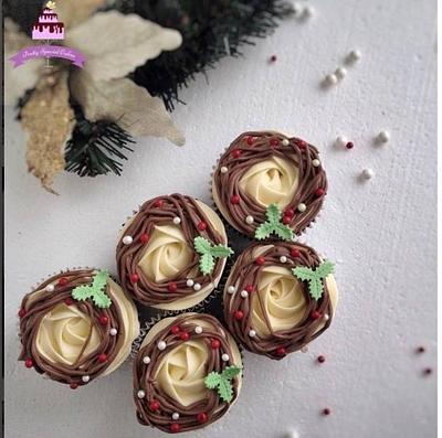 Christmas wreath cupcakes  - Cake by Pretty Special Cakes