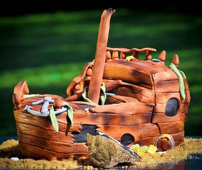 Sunken Ship - Cake by horsecountrycakes