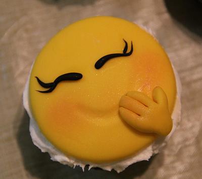 Happy Emoticons Cupcakes - Cake by yael