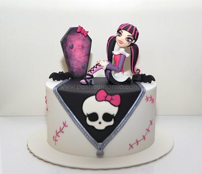 Monster High (Draculaura) Cake - Cake by Pasticcino Mio