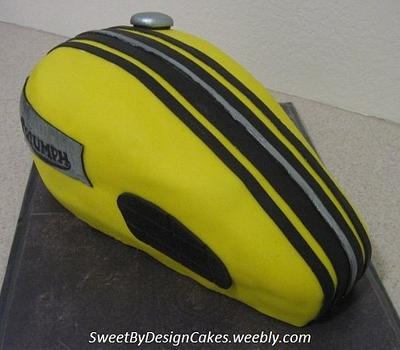 Motorcycle gas tank - Cake by SweetByDesign