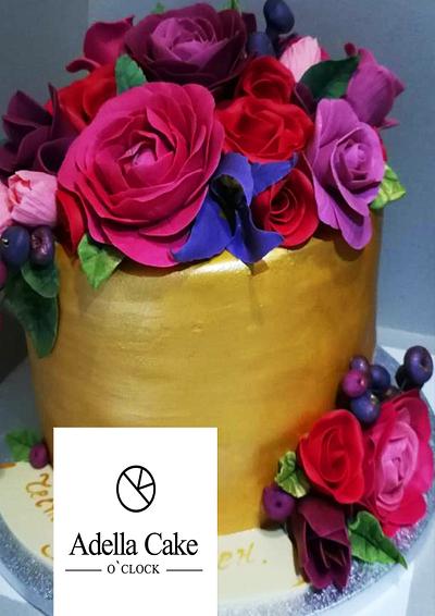 golden cake with sugar flowers - Cake by Martina Bikovska 