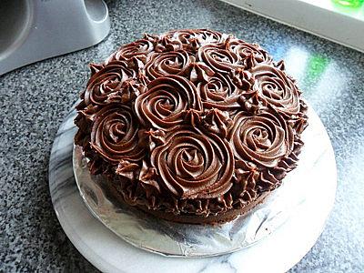 Chocolate Fudge Rose cake - Cake by Safron