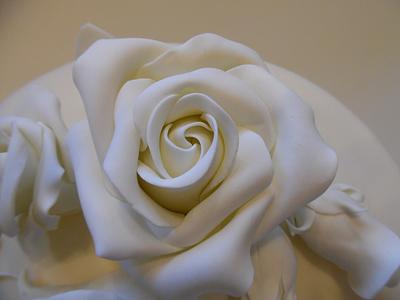 White roses cake - Cake by Clara