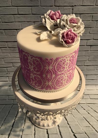 Rose Pink  - Cake by Lorraine Yarnold