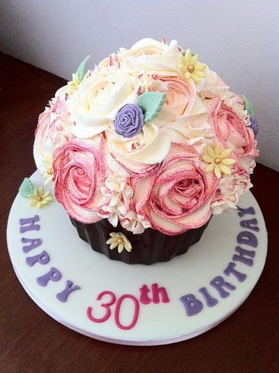 Bright giant cupcake - Cake by Craftolicious