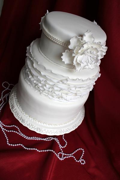 White... - Cake by Kateřina Lončáková