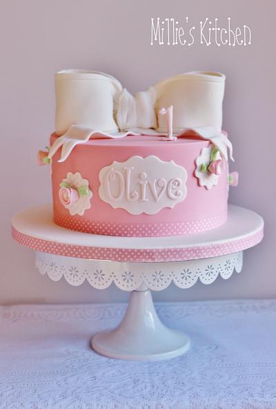 Olives 1st Birthday - Cake by Emily