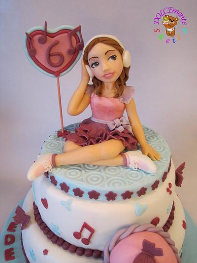 Violetta  - Cake by Sheila Laura Gallo