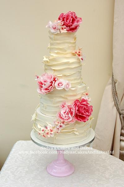 pink and ruffles - Cake by Nadya