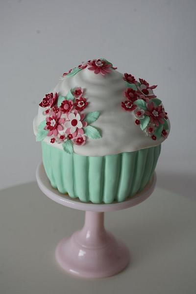 flower cupcake - Cake by Francisca Neves