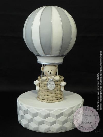 Baby bear in a hot air balloon - Cake by Galina Duverne - Gâteaux Sur Mesure Paris
