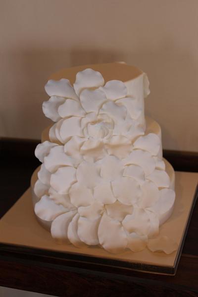 Exploding rose wedding cake - Cake by Jannine Kelly