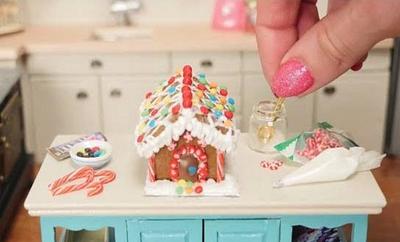 Teeny Weeny Gingerbread House - Cake by HowToCookThat