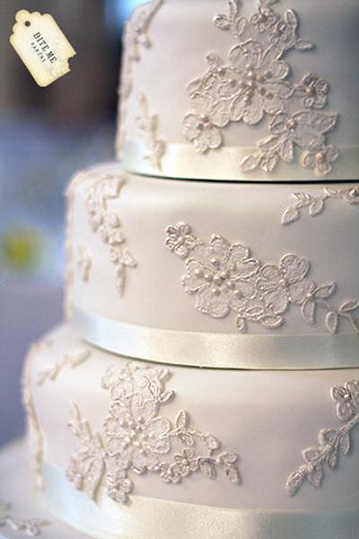 Lace Wedding Cake with Sugar Zanzibar Gerbera Daisies - Cake by Samantha Pilling