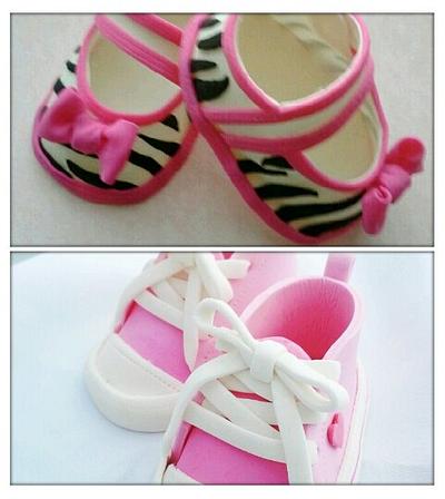 Baby shoes  - Cake by Audrey
