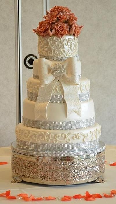 My very first Wedding Cake - Cake by Lyn Wigginton