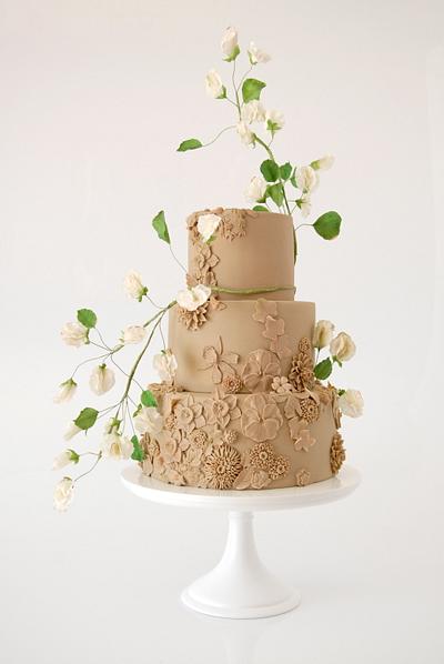 Latte and wild sweet peas - Cake by The Artful Caker