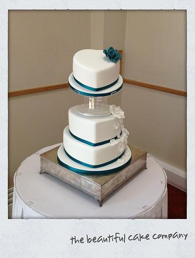 Suspended heart wedding cake - Cake by lucycoogancakes