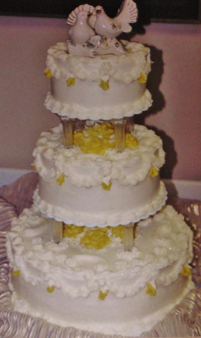 100% yellow rose buttercream Anniversary cake - Cake by Nancys Fancys Cakes & Catering (Nancy Goolsby)