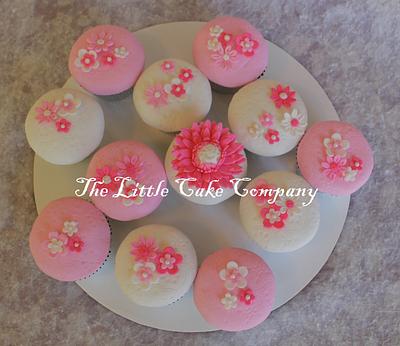 Flower cupcakes! - Cake by The Little Cake Company