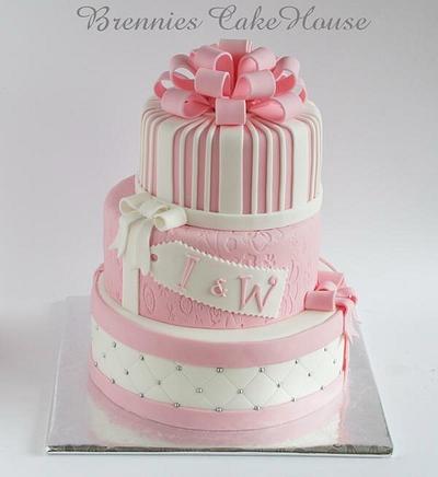 pink present - Cake by Brenda Bakker