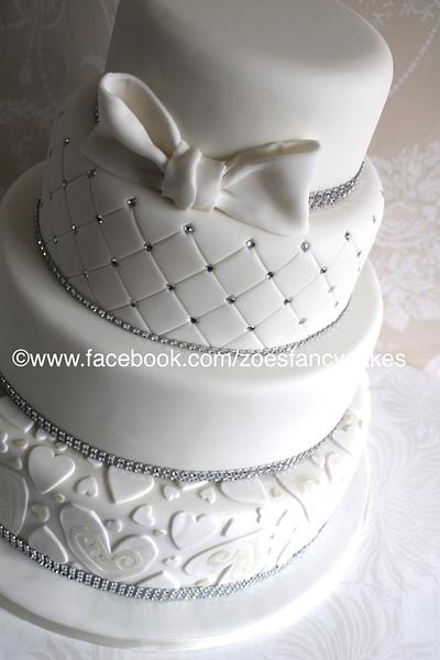 White wedding cake - Cake by Zoe's Fancy Cakes