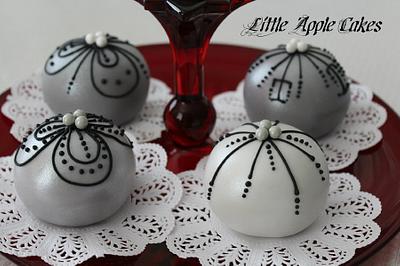 Bauble Cakes - Cake by Little Apple Cakes
