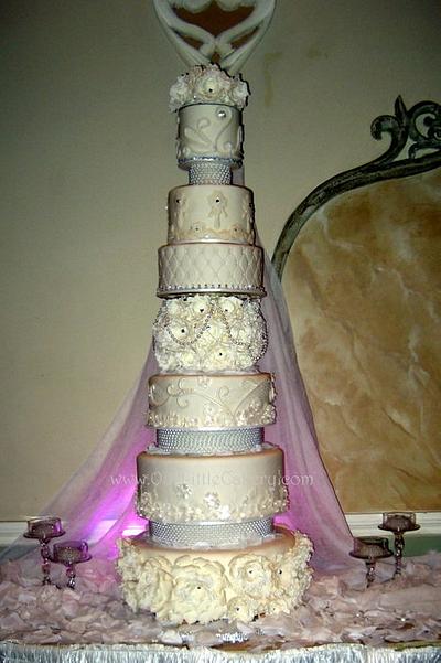 Pearls and bling,  grand wedding cake! - Cake by gizangel