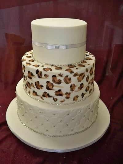elegant leopard print weddingcake - Cake by elisabethscakes