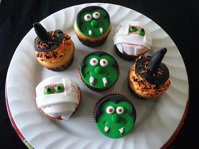 Happy Halloween  - Cake by DialaSweetCakes