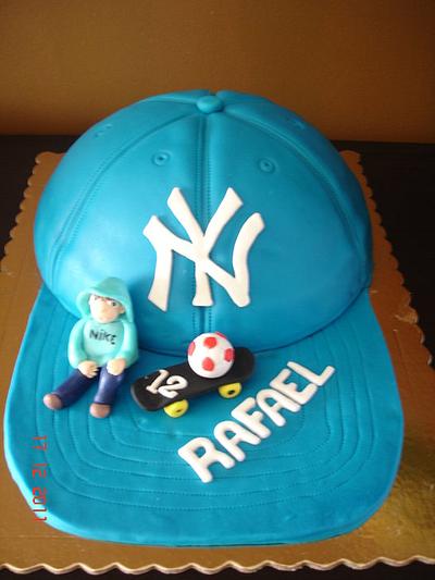 NY Cap cake - Cake by Vera Santos
