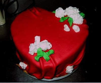 heart cake/ hite roses - Cake by wigur
