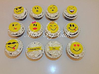 Smiley face cupcakes  - Cake by Minibigcake