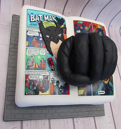 Batman Comic - Cake by Lesley Southam