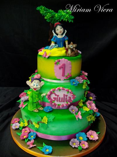 my snow white cake  - Cake by Miriam Viera