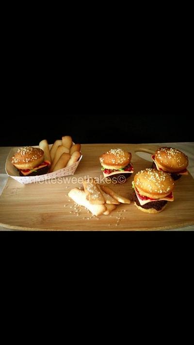 Vanilla/Chocolate Burger cupcakes w/ Sugar French Fries - Cake by miettesweets